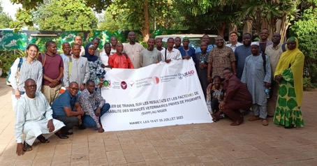 Group photo at Homeland Hotel, Niamey, as the workshop ends